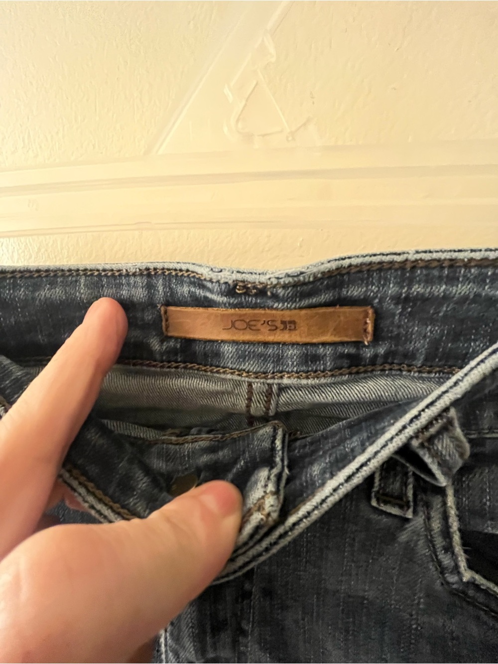 High-Rise Vintage Wash Women’s Jeans - Picture 3 of 6